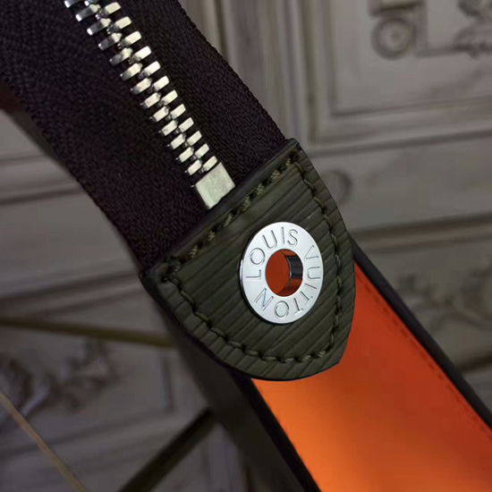 Louis Vuitton M67761 Pochette Voyage MM Epi Leather