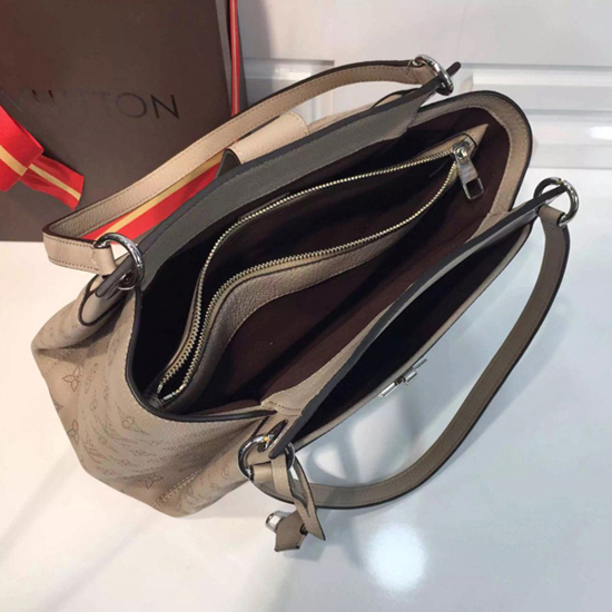 Louis Vuitton M41791 Sevres Shoulder Bag Mahina Leather