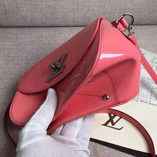 Louis Vuitton M90949 Pasadena Crossbody Bag Monogram Vernis