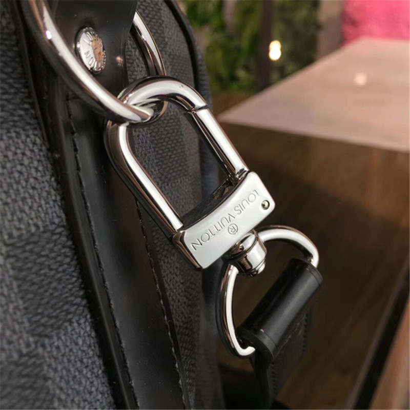 Louis Vuitton Keepall Bandoulière 55 strap, lock, handle wrap, luggage tag  etc. - clothing & accessories - by owner 
