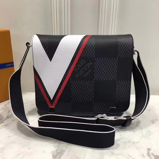 Authenticated Used LOUIS VUITTON Louis Vuitton District PM Shoulder Bag  N44002 Damier Cobalt Leather Navy Multicolor America's Cup Messenger Body  Tote 