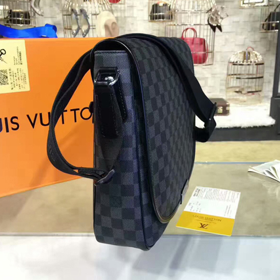 Louis Vuitton N58029 Daniel MM Messenger Bag Damier Graphite Canvas
