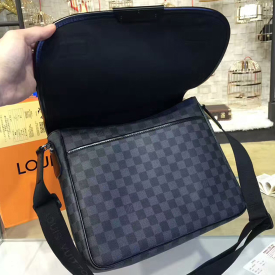 Louis Vuitton N58029 Daniel MM Messenger Bag Damier Graphite Canvas