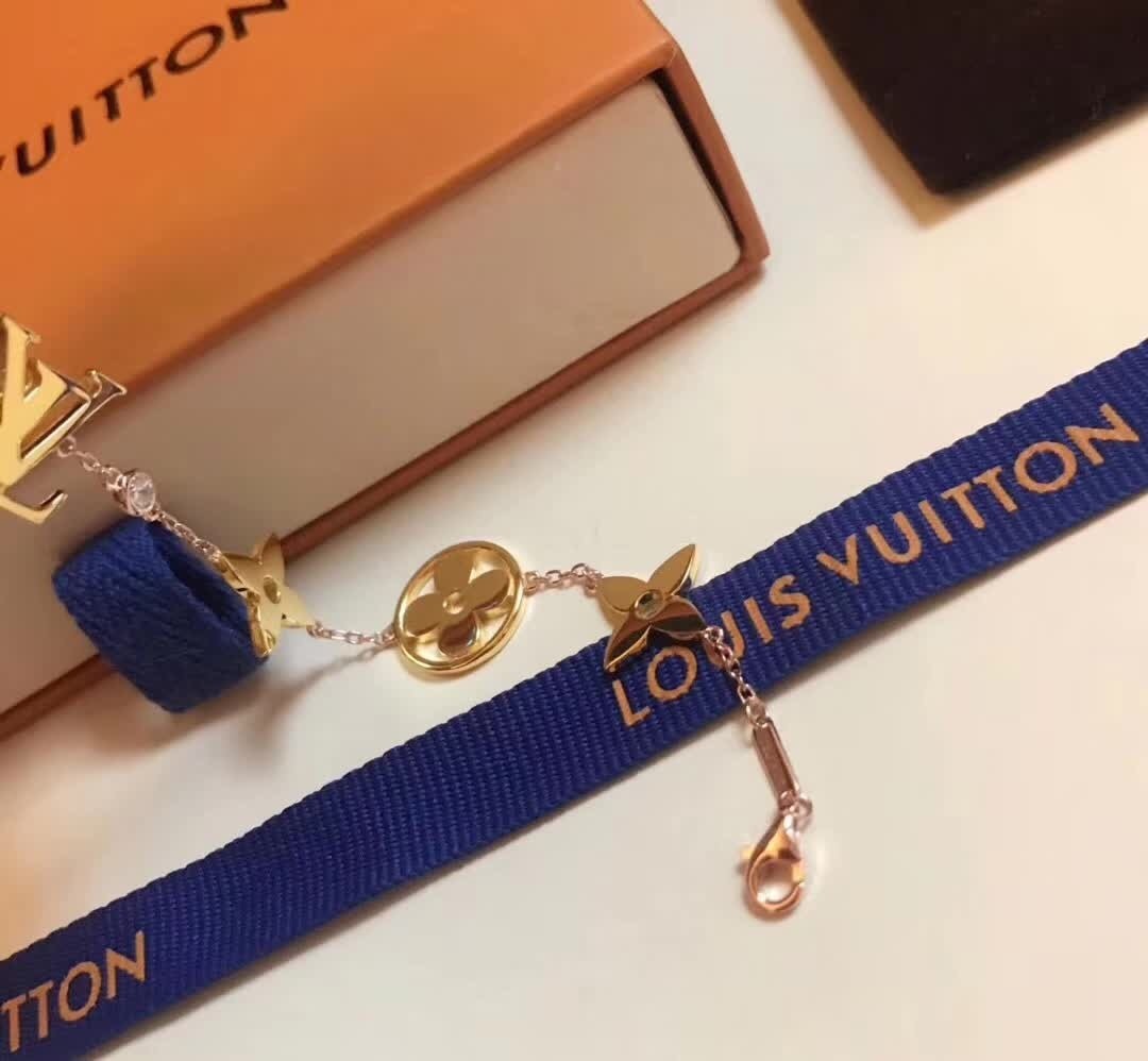 Replica Louis Vuitton Monogram Bloem Armband Goud Te Koop Met Goedkope  Prijs Bij Fake Bag Store